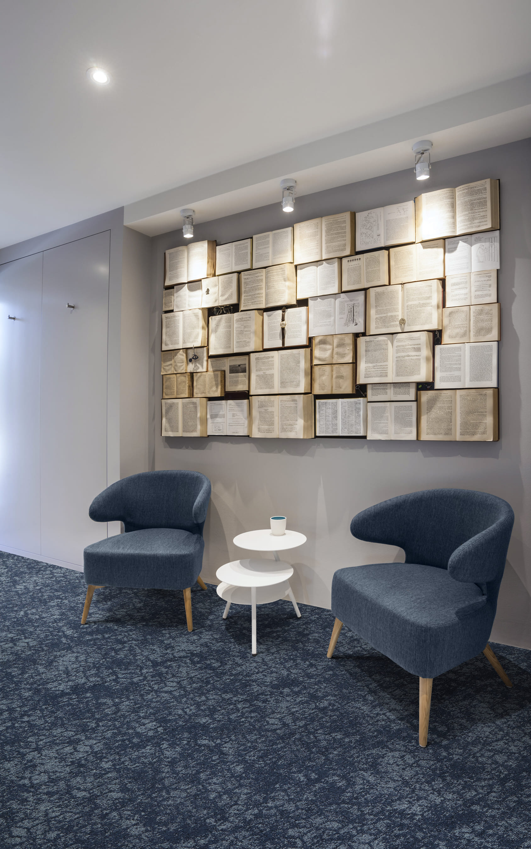 Ковровая плитка Bonkeel Star Blue 500×500×6,5 фото в интерьере